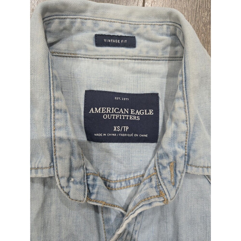 American Eagle Womens XS Vintage Fit Denim Western Shirt Pearl Snap Light Wash - Picture 3 of 6